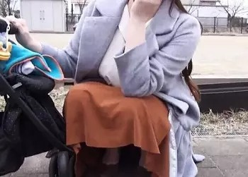 【手コキ】優しい子持ちママにデカチン男性のお悩みを聞いてもらう！の画像