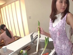 【中出し】嫁よりキレイな義母と中出し近親エッチの画像