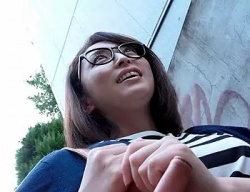 【顔射】地味な見た目とは裏腹に男の身体を貪るめがね女子の画像