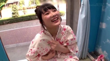 清楚可愛い女の子がまさかの行為の画像