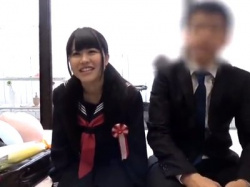 【美少女】お母さんの見えないところで父親と近親相姦で生発射パコする娘JKの画像