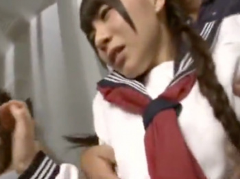 「ほんとにやめてくださぃ！」レイプ魔達に犯される母娘【ロリ】の画像