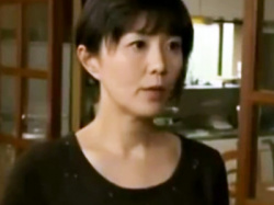 ニートのクズ義息に力ずくで押さえつけられてレイプされる義母【人妻】の画像