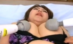 美熟女が見られながらマンコに勃起肉棒生挿入中出しの画像