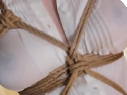 緊縛マニアで荒縄が食い込むほどにイッてしまうドM妻【人妻】の画像