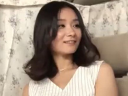 素人妻をお持ち帰りして車内に連れ込み速攻中出し！【素人】の画像