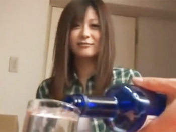 泥酔して寝込んだ彼女の親友の体にフル勃起して犯しちゃうクズ男ｗ【お姉さん】の画像