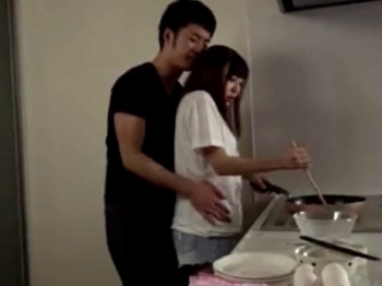 「だめだよニイニ…」家族がいるのにキッチンで求めてくる淫乱兄【ロリ】の画像