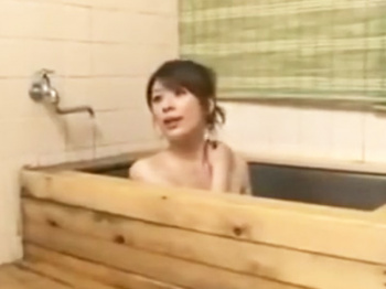 「中はダメよ！！」逞しくなった息子チンコに種付けを許してしまう母【人妻】の画像