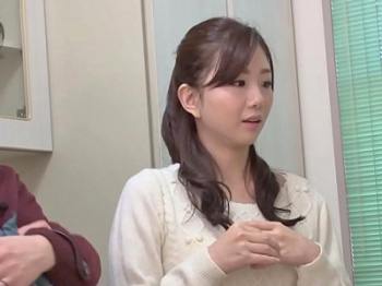婚約者と内見中に不動産屋と死角でハメ狂う奥様【巨乳】の画像