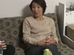 見た目から年季入ってる熟女妻を連れ込み膣内射精【人妻】の画像