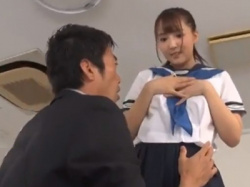 【美少女】ものすごい勢いでパンチラしてくるデカパイJKをその場でハメるのは教師の義務！の画像