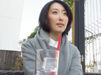 【人妻】夫に裏切られたショックと寂しさで心の穴を埋めるため素奥さんが見知らぬ男と‥の画像