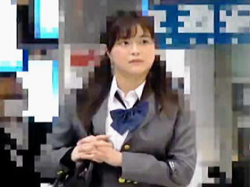 【盗撮動画】見た目のおっとりとした雰囲気とは裏腹に痴漢にＷレイプされて喘ぐ淫乱ＪＫ♪の画像