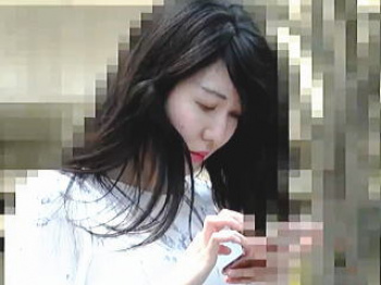 【盗撮動画】痴漢に手マンと電マで逝かされてお礼にお口で処理したマン毛ボーボーお姉さん♪の画像
