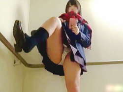 【盗撮動画】ウブで可愛い放課後女子校生のパンチラ裏バイトはハイリスク・ローリターン♪の画像
