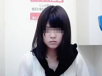 【盗撮動画】排泄中の表情やアソコの拭き方は人それぞれなコンビニの女子トイレ模様♪の画像