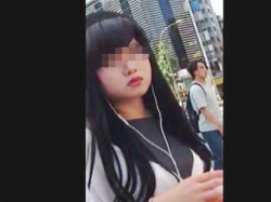 【盗撮動画】少女から大人の女性になりかけてる女の子のエロスの激臭漂うパンティを逆さ撮り♪の画像