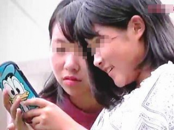【盗撮動画】デニパンとデニスカ穿いたＪＣたちの甘酸っぱい香りが鼻を突く蒸れパンチラ隠し撮り♪の画像