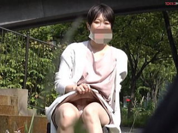 【盗撮動画】見て撮られてシコられたいくせに「そんなにパンツ見たいの？変態」て素直じゃないね♪の画像