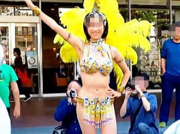 【盗撮動画】カメコは合法的に撮影できてﾆﾔﾆﾔ♪サンバダンサーは合法的に露出プレイできてﾆｺﾆｺ♪の画像