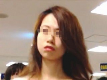 【盗撮動画】衝撃のラストを見逃すな！雰囲気ムンムンお姉さんの一瞬で男を虜にする逆さパンチラ♪の画像