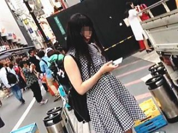 【盗撮動画】爽やかな私服ＫちゃんにYouTuberのフリして声掛けてフロントパンチラもゲット♪の画像