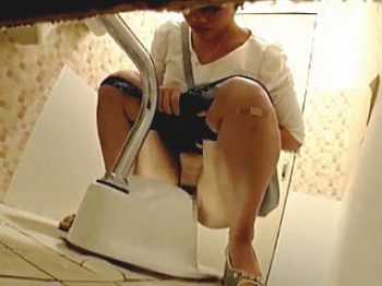 【盗撮動画】トイレの盗撮被害を訴えない女子が多いのは淫らなオナニーも撮られているからだとか♪の画像