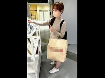 【盗撮動画】透けパンハミマンＴバックと三拍子揃った女の子の股間をじっくりねっとり観察♪の画像