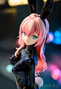 全身光沢ラテックスバニーがの悩殺ボディラインに君は耐えられるか。の画像