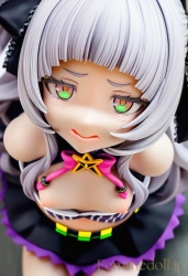 【hololive】紫咲シオン「見てよ、この隙間…」胸チラで誘惑ポーズ【AIエロイラスト36枚】の画像