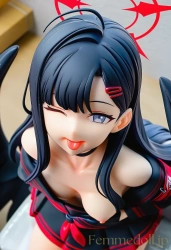 イチカ「先生、制服のボタン外しちゃった♡下乳チラ見えっすよ♡」の画像