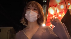 マスク美人妻をナンパ♡マスクを取った勢いで下着も取って中出し性交の画像