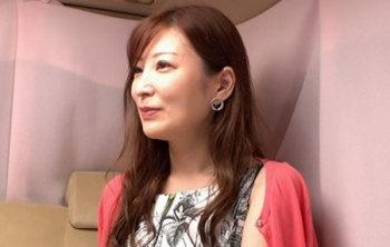 ナンパした美魔女妻が下品にチンポに食らいつき狂おしいほど連続絶頂の画像