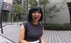 恥ずかしい…経験少ないピュア熟女が下着見せるだけでマンコベトベトの画像