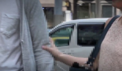 時間もてあましてて…性欲高い五十路妻が若者を逆ナンパして強引ハメの画像