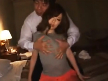 【中出し】「なんか変な気分になっちゃった…」お疲れ奥様を癒す為に生ハメしちゃって多量生発射の画像