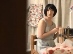 【近親相姦】セクシーな義父に迫られるも自らチンポを握りしめ挿入してしまう若妻の画像