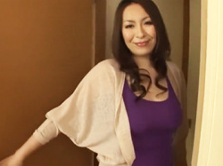 【痴女】息子の家庭教師を和室に連れ込み性的関係を強要する淫乱妻ｗの画像