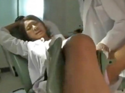 【人妻】ドエロ医者に拘束顔射レイプされてしまった人妻女医の画像