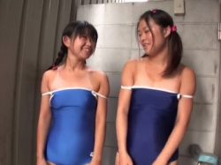 【水着】ガチでアウトなパイパンロリっ娘に声掛け→野外でスク水に着替えさせて中出しキメるドセクシーｗの画像