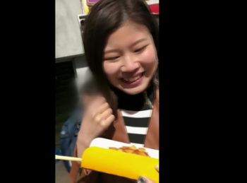 【ハメ撮り】現役Fラン女子大生の個人撮影流出→体だけはいっちょ前に大人な女子のチン食べ＆パイズリの画像