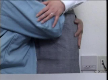 【ハメ撮り】会社の資金を横領した淫乱奥さんOLを身体で返済させる社長の画像