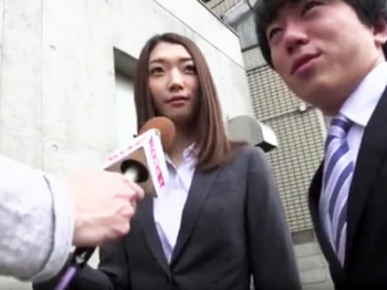 【中出し】MM号に乗車したOLが同僚との混浴体験で発情しちゃって種付けパコに発展の画像