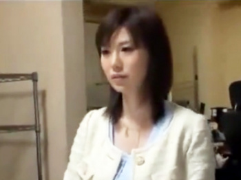 【フェラ】「犯して…ください…」借金まみれになってしまった淫乱奥さんが身体を売って借金返済の画像