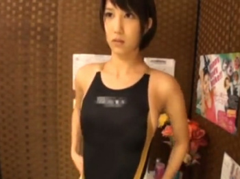 【マッサージ】競泳水着でマッサージ受けるほっそい美女→ムリヤリ巨根挿入する鬼畜整体師の画像