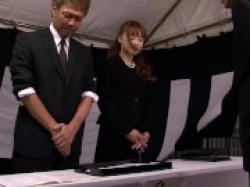 【お姉さん】葬儀中だというのに盛って再会した従姉妹と不謹慎パコの画像