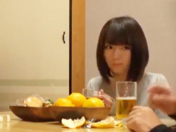 【美少女】帰省してきた兄貴が妹にコタツの中で悪戯の画像