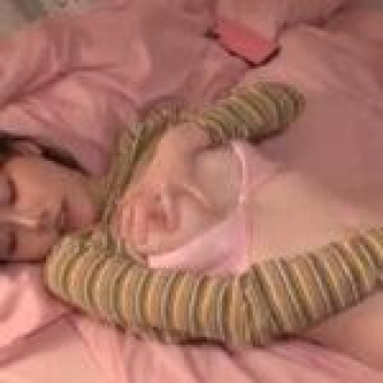 彼氏の友達を誘って手コキ抜きするエロカノジョｗ【痴女】の画像