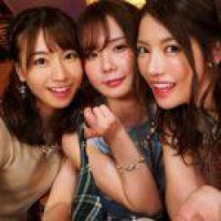 【ハーレム】エッチな女の子3人によるM男一人へのハーレム乱交ｷﾀ━━━━(...【乱交】の画像